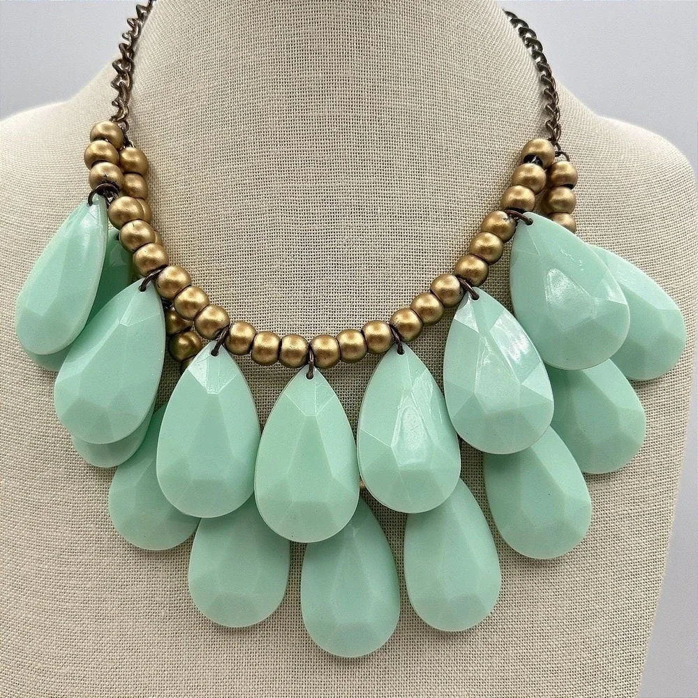 Vintage 90s Mint Green Teardrop‎ Beaded Bib Necklace Women's Classic Jewelry